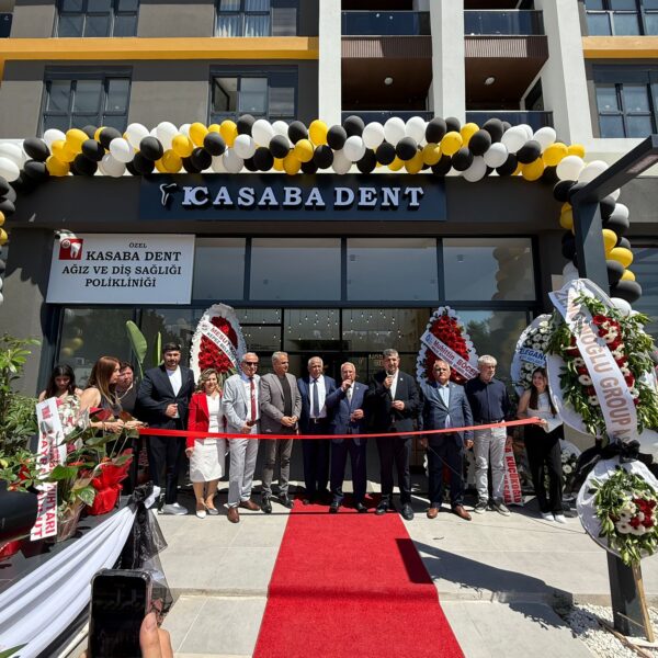 Antalya diş kliniği açılış organizasyonu balon süsleme ve bistro masa düzeni